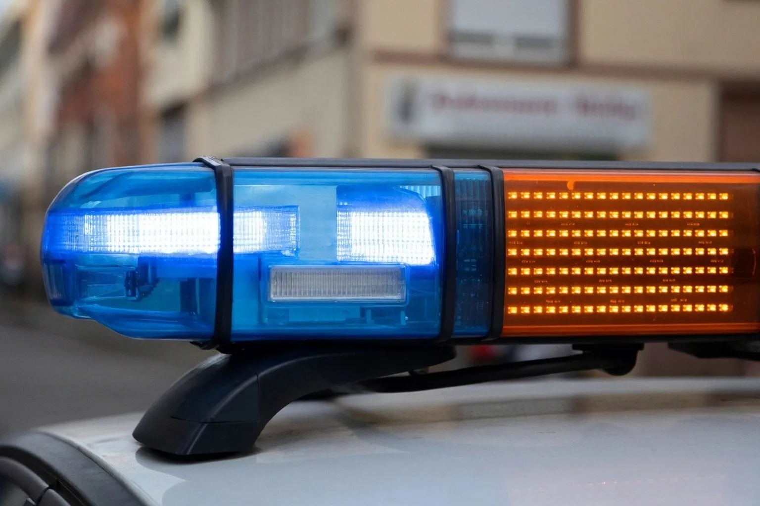 Tödlicher Unfall bei Reparaturarbeiten: Warum Vorsicht am Fahrzeug lebenswichtig ist
